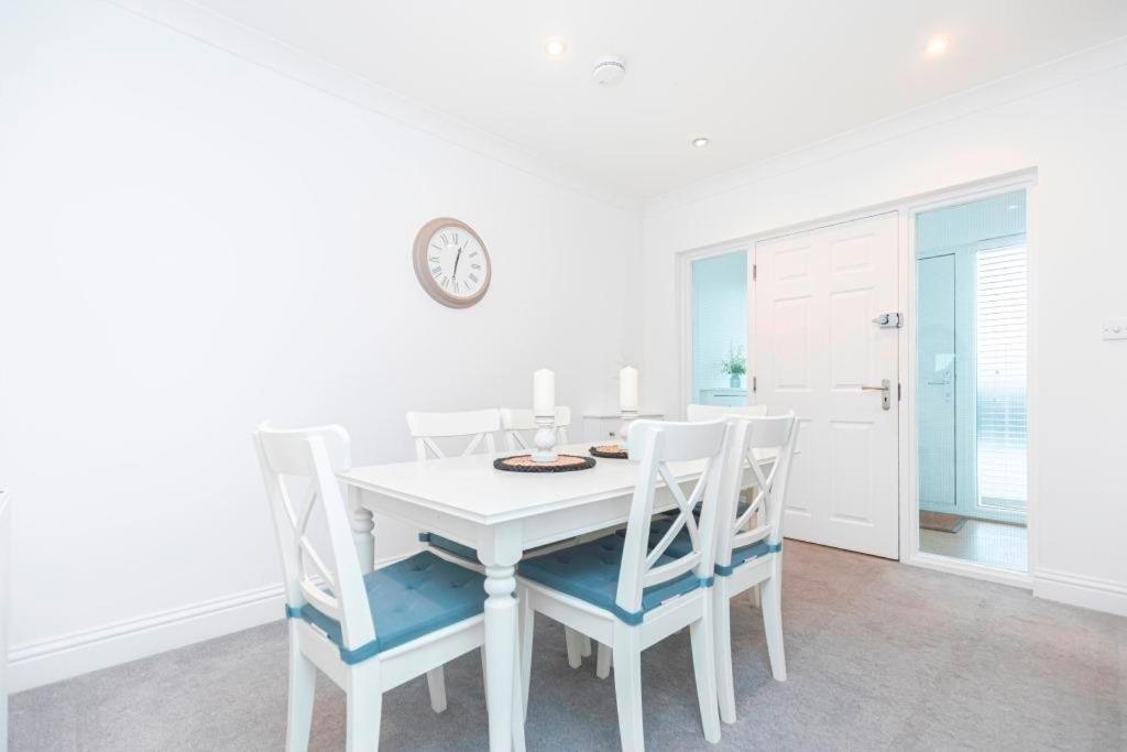 Bournecoast - Clifftop Apartment With Garden -Fm827 Bournemouth Bagian luar foto