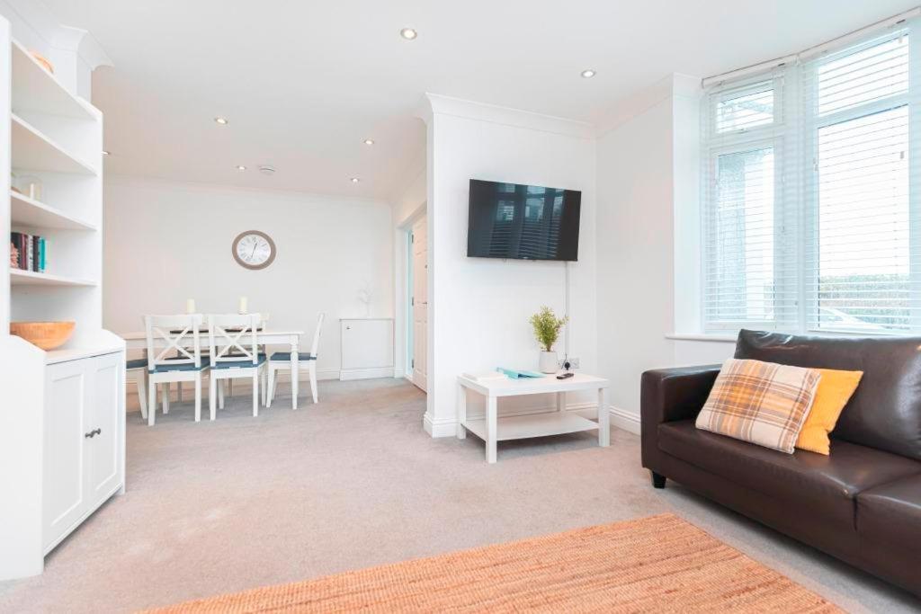 Bournecoast - Clifftop Apartment With Garden -Fm827 Bournemouth Bagian luar foto
