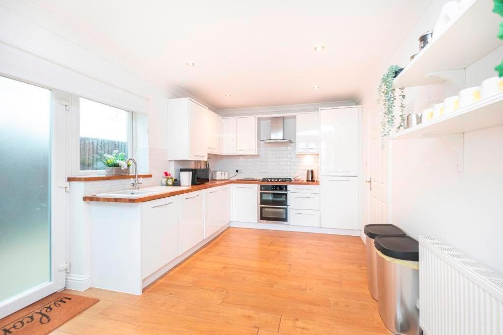 Bournecoast - Clifftop Apartment With Garden -Fm827 Bournemouth Bagian luar foto
